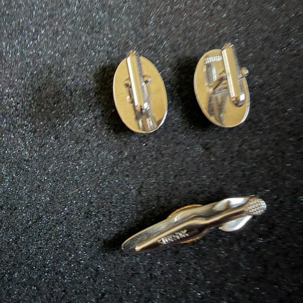 Vintage SWANK Cuff Links and Tie Clip Silvertone And Goldtone Monogram H - Picture 3 of 4